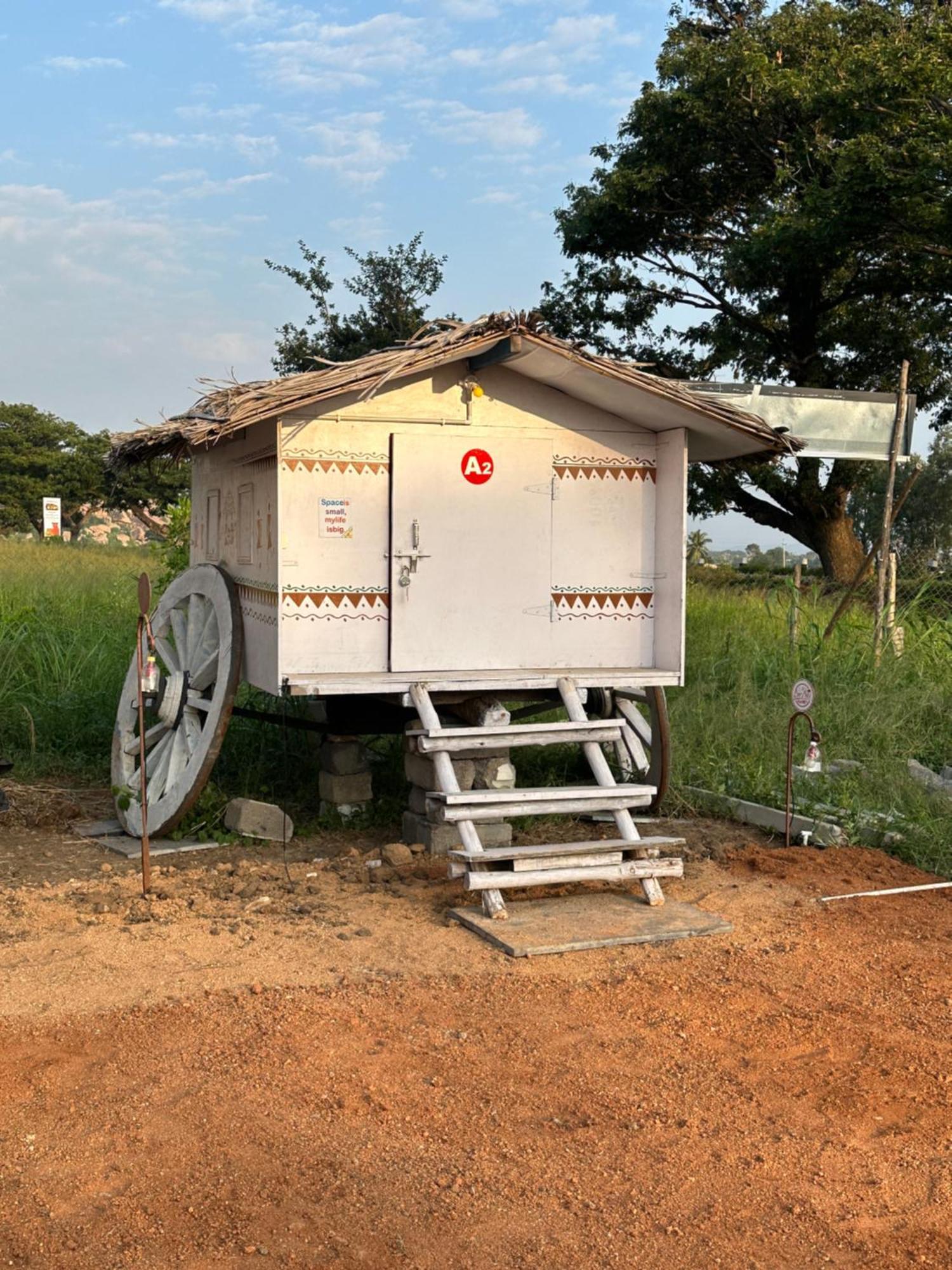The Gravity Cafe -A Unit Of Staychillhampi Kültér fotó