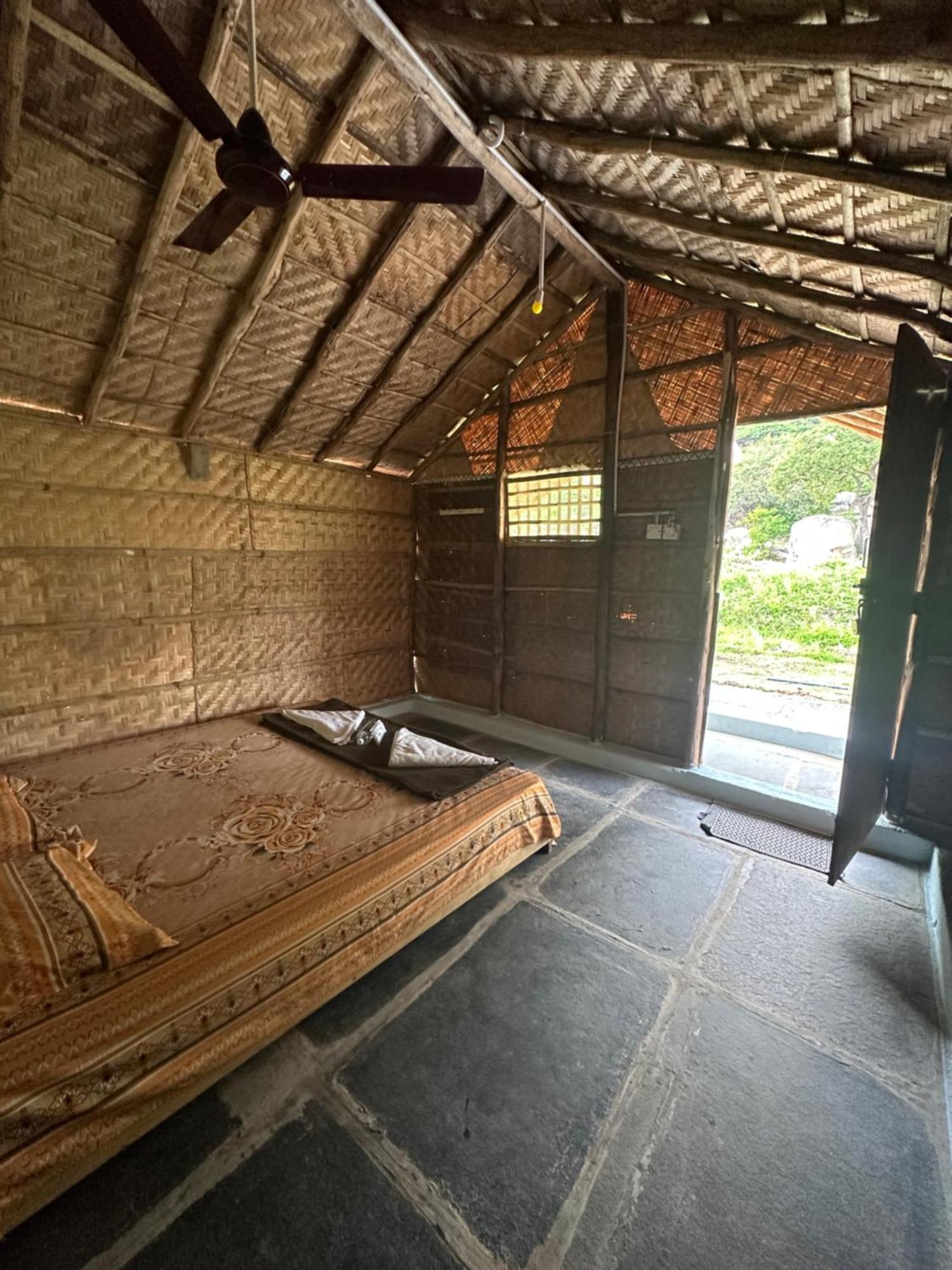 The Gravity Cafe -A Unit Of Staychillhampi Kültér fotó