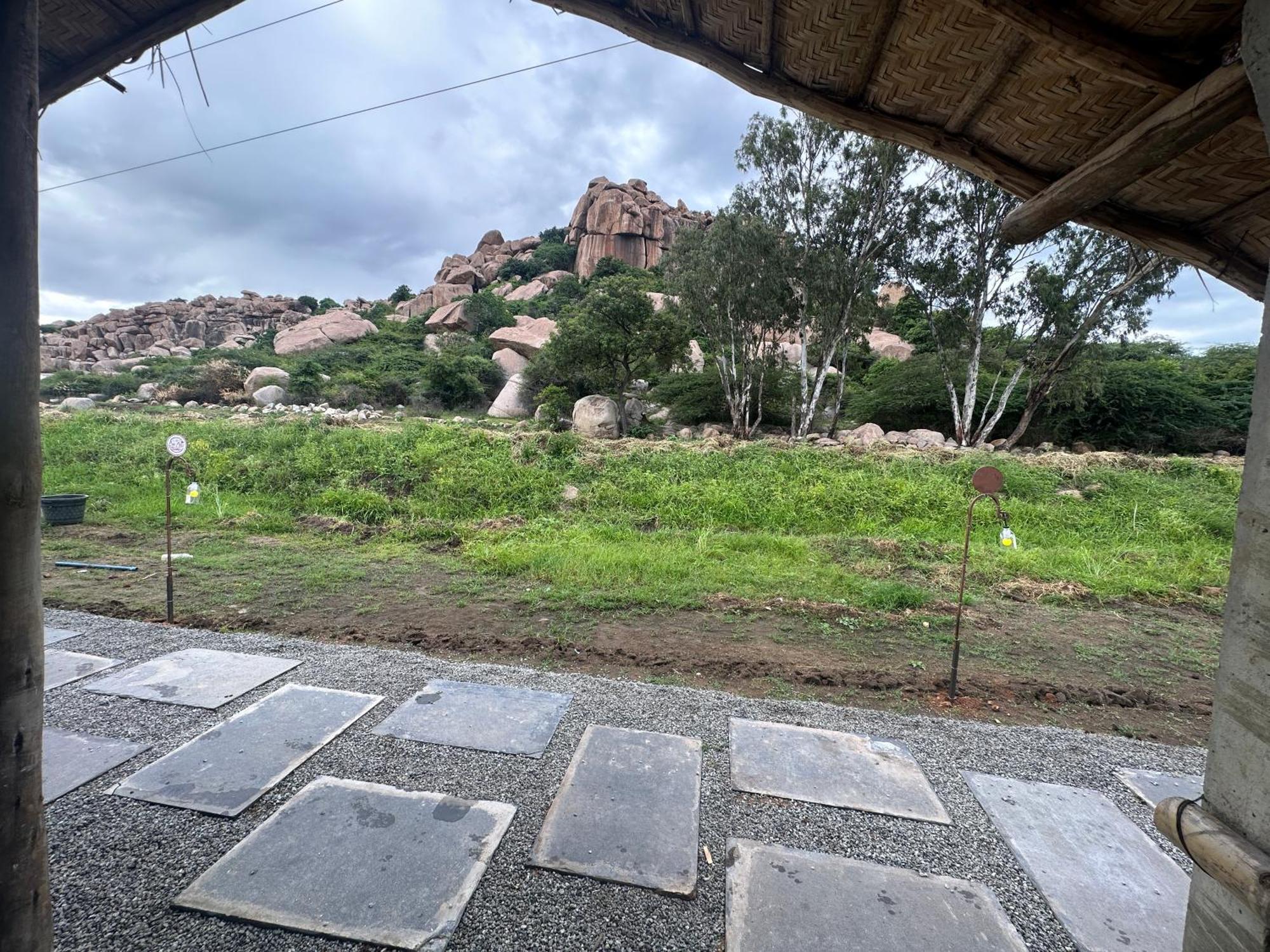 The Gravity Cafe -A Unit Of Staychillhampi Kültér fotó